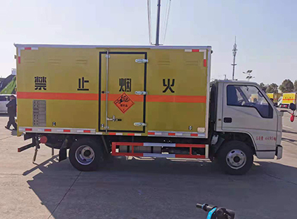 顺城爆破器材运输车工人安全操作规范与智能技术保障